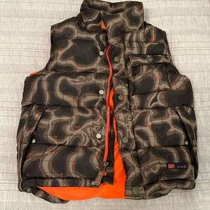 Gap Kids camo vest Size S (6-7)
